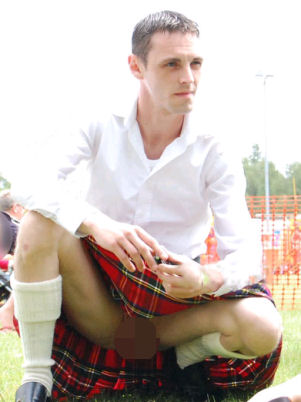 Men in kilts sales flashing